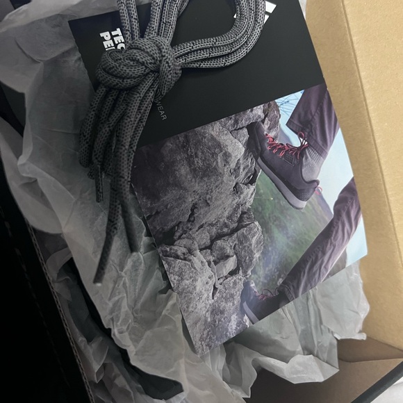 Black Diamond Women’s 7.5 New in box hiking shoes - Picture 6 of 6
